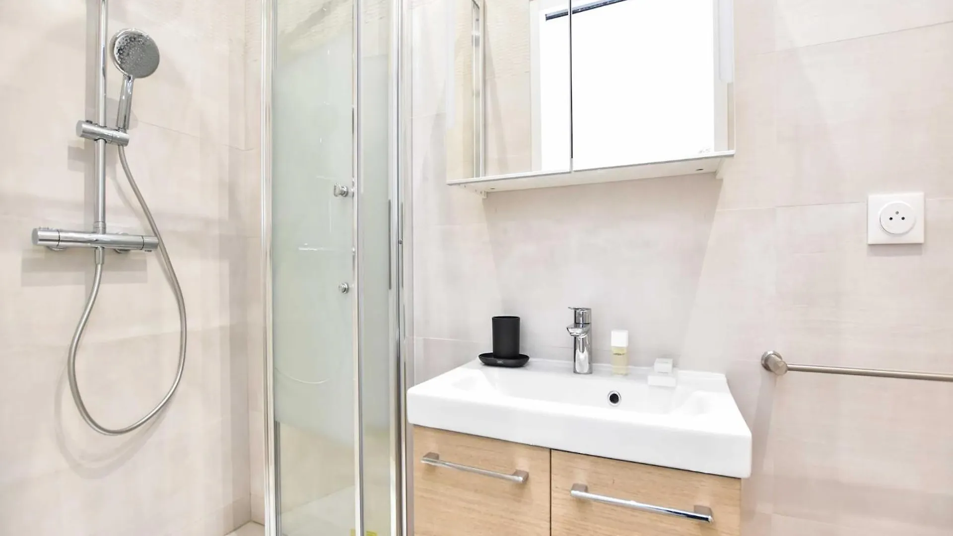 Magnificent Apartment - 1Br 4P - Ste Marguerite Paris
